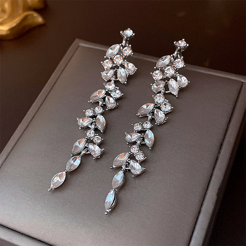 Vintage Full Rhinestone Women's Earrings Luxury Leaf Shaped Palace Earrings European And American Ear Jewelry For Party Wedding