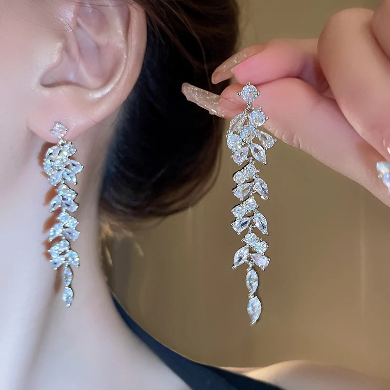 Vintage Full Rhinestone Women's Earrings Luxury Leaf Shaped Palace Earrings European And American Ear Jewelry For Party Wedding