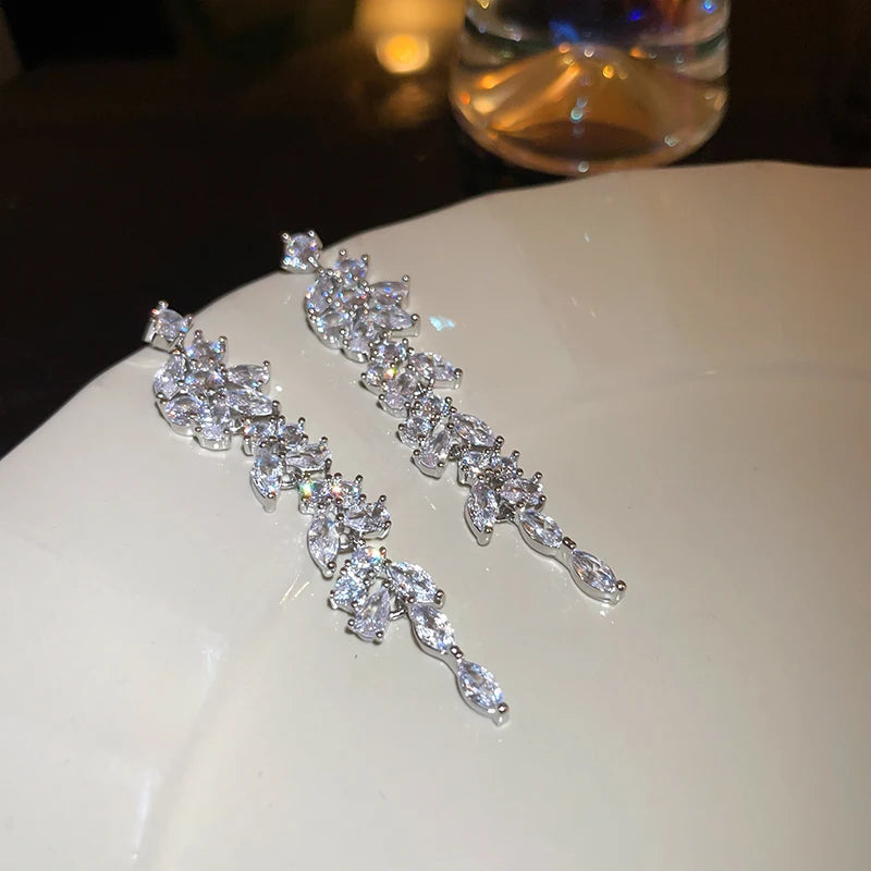 Vintage Full Rhinestone Women's Earrings Luxury Leaf Shaped Palace Earrings European And American Ear Jewelry For Party Wedding