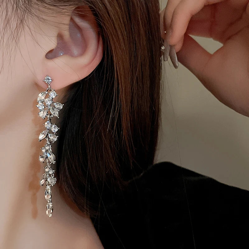 Vintage Full Rhinestone Women's Earrings Luxury Leaf Shaped Palace Earrings European And American Ear Jewelry For Party Wedding